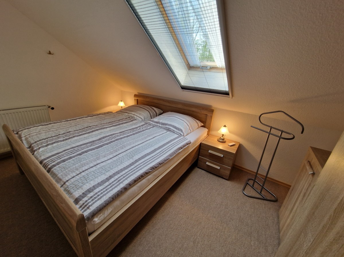 Schlafzimmer mit Doppelbett